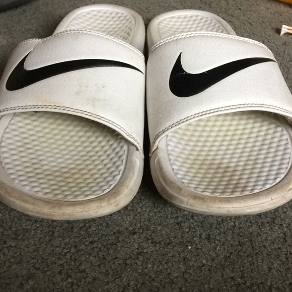WHITE NIKE SLIDES - Picture 2 of 2